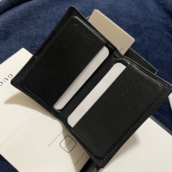 AUTHENTIC Leather GUCCI Wallet in black with Gold GG design - Picture 5 of 7